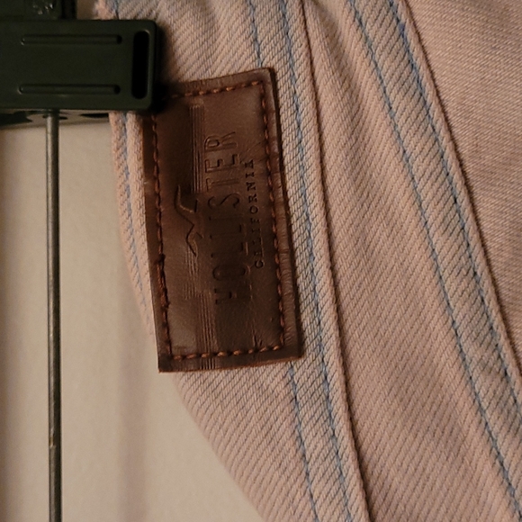 Hollister low rise pinkish hue distressed denim shorts - Picture 5 of 6